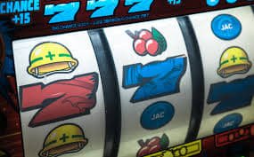 Filipino players enjoying casino bet sports betting on mobile phones